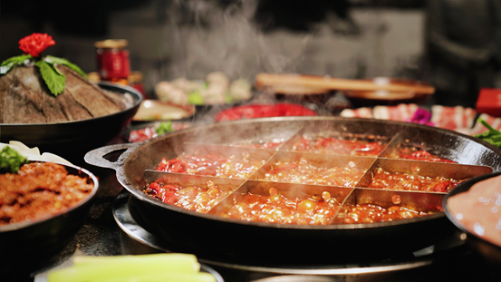 大約在冬季 無(wú)煙火鍋在全國(guó)各地越燒越旺